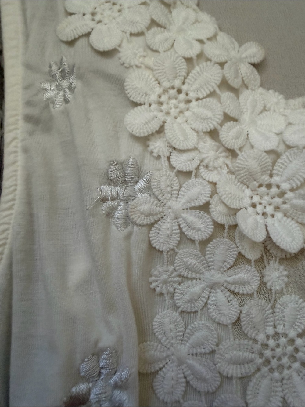 POL Sweet Lovely One Floral Embroidery Flowy Boho Chic Neutral Tank size medium - Picture 11 of 11